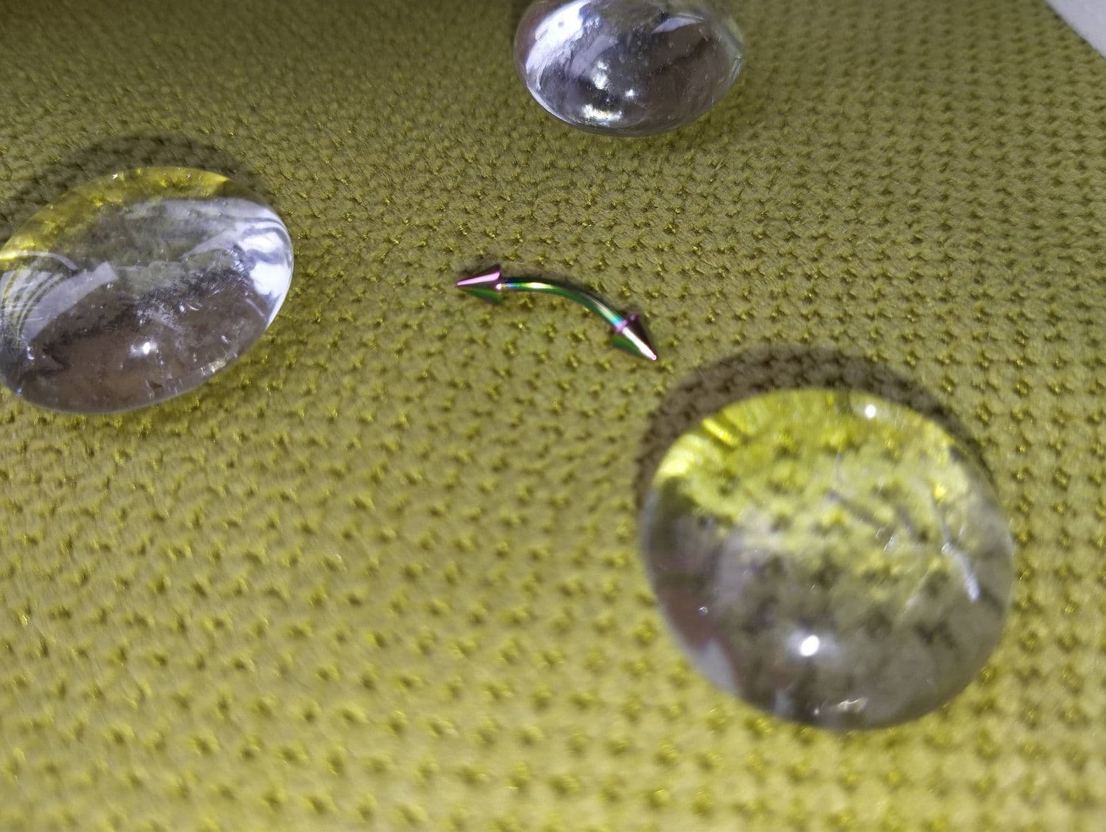 piercing légèrement arrondi en acier inoxydable multicolore